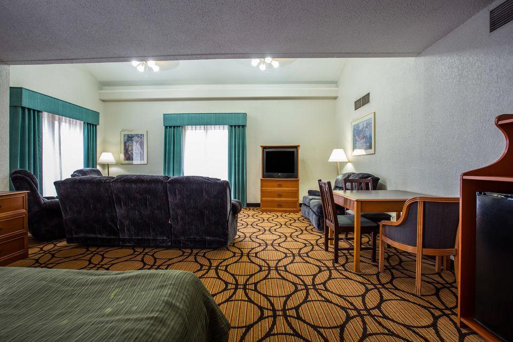 Quality Inn & Suites Airport Charlotte Dış mekan fotoğraf