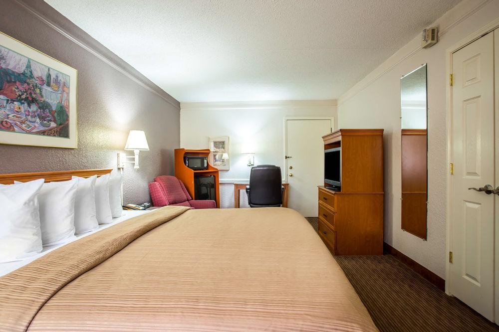 Quality Inn & Suites Airport Charlotte Dış mekan fotoğraf