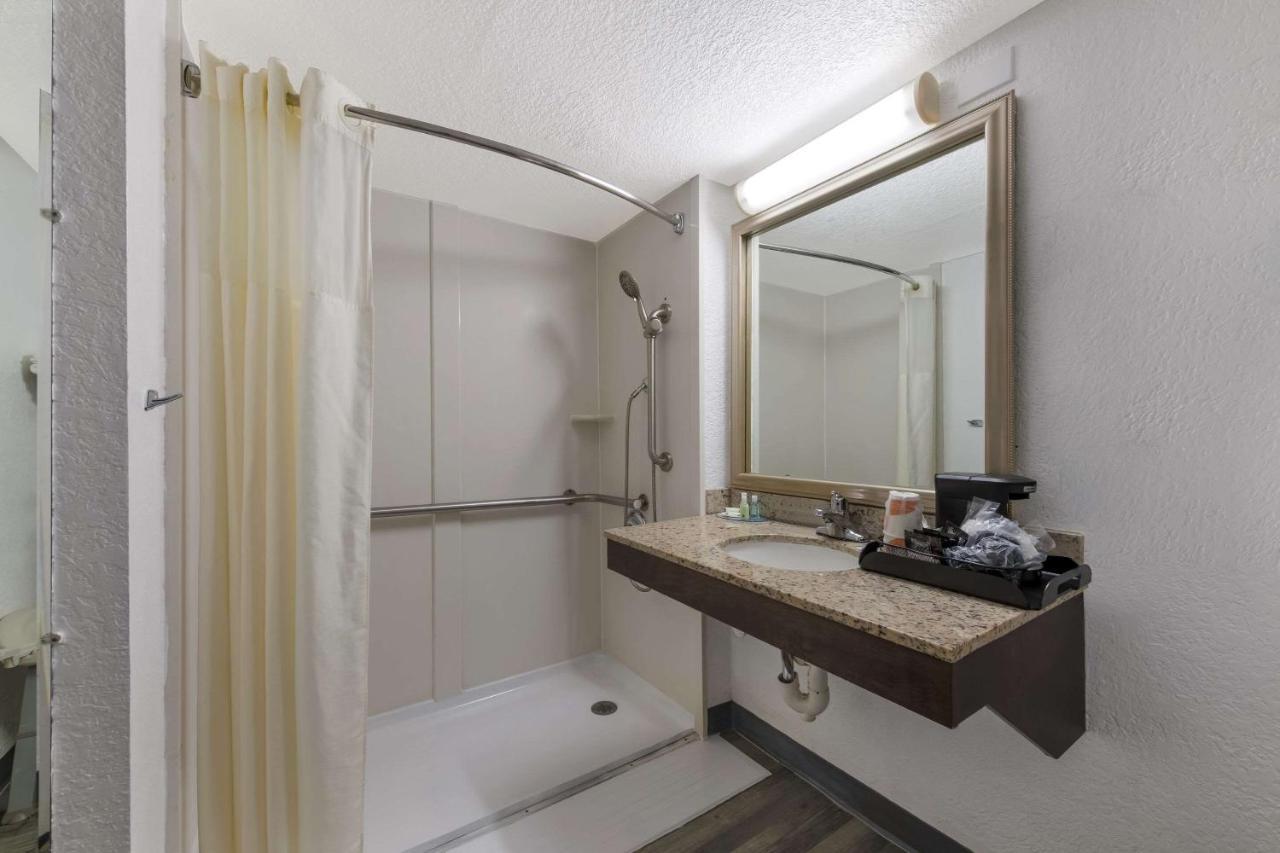 Quality Inn & Suites Airport Charlotte Dış mekan fotoğraf