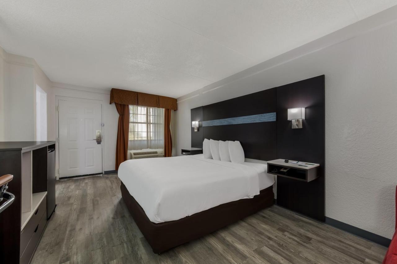 Quality Inn & Suites Airport Charlotte Dış mekan fotoğraf