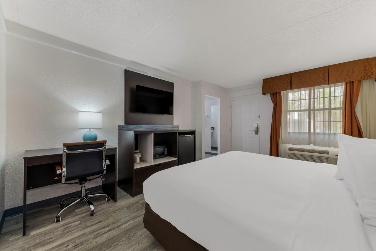 Quality Inn & Suites Airport Charlotte Dış mekan fotoğraf