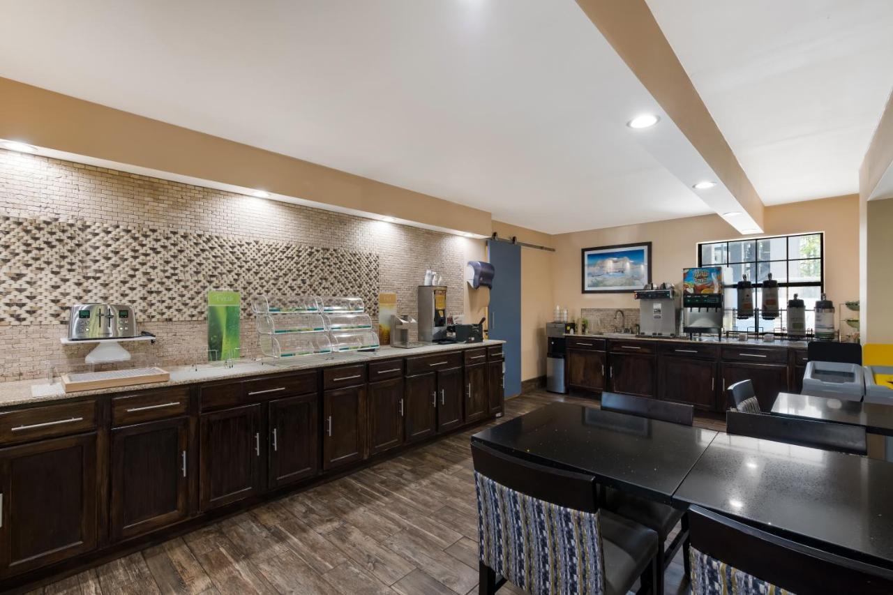 Quality Inn & Suites Airport Charlotte Dış mekan fotoğraf