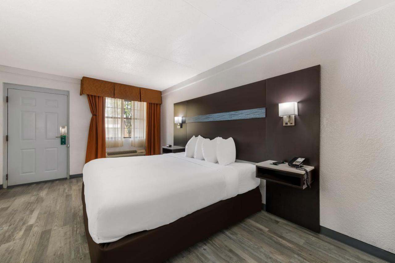 Quality Inn & Suites Airport Charlotte Dış mekan fotoğraf