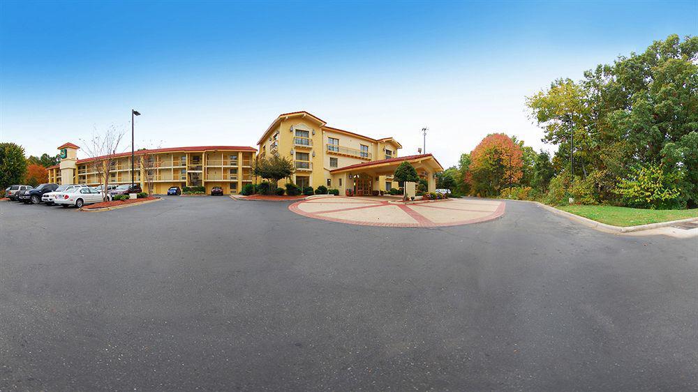 Quality Inn & Suites Airport Charlotte Dış mekan fotoğraf